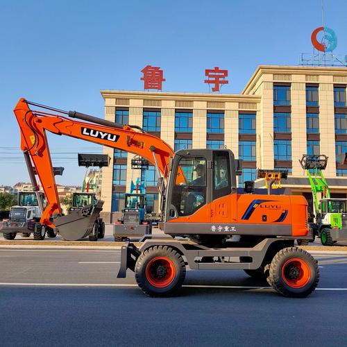 鲁宇机械ly135-9轮式挖掘机360°旋转农村改造建设中型挖机
